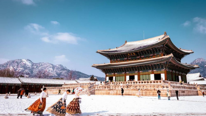 Apa saja tips liburan di negara dengan cuaca yang dingin? Baca penjelasan lengkapnya di sini!