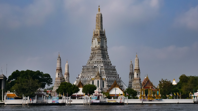 Wat Arun adalah bangunan sejarah dunia yang berlokasi di Thailand. Baca fakta-fakta menariknya di sini!