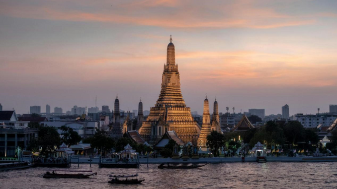 Wat Arun Memesona, Inilah Wisata Sejarah Dunia di Thailand!